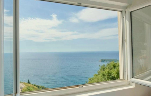 One bedroom apartment with a sea view