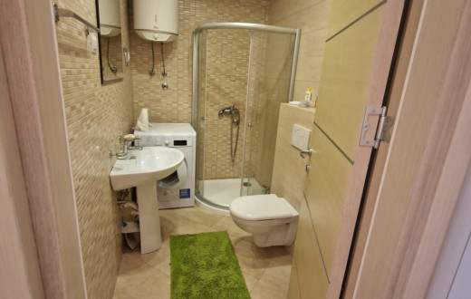 1 bedroom apartment with private parking